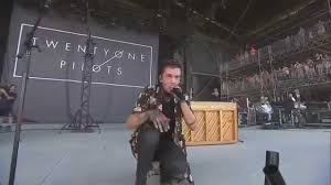 livepic2.png